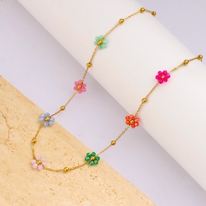 Collar de Acero Inoxidable con Cuentas de Flores Coloridas, Cadena con Baño de Oro, Colgante con Cuentas, Dije Floral Delicado, Bonito, Elegante y Moderno para Mujer - Product Image 4