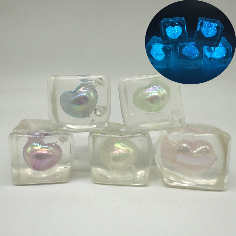 Cubo de maltosa con forma de corazón que brilla en la oscuridad de 3,5 cm