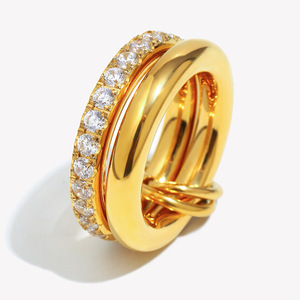 Anillo de Zirconia con Eslabones Entrelazados, Chapado en Oro de 18K, Hipoalergénico, de Acero Inoxidable, Moderno, Apilable, Decorativo - Product Image 1