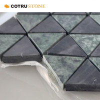 Vente en gros 10mm Moderne Minuscule Art Mosaïque Intérieur Sol Mosaïques Carreaux Vert Foncé Marbre Triangle Motif Mixte Aiguisé Naturel Moderne