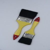 Pinceau à poils noirs à manche rouge peint en jaune 633 Pinceau en bois artisanal avec finition durable