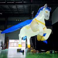Pégase gonflable, animal de dessin animé, cheval volant gonflable blanc avec ailes