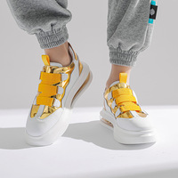 2024 nuova suola spessa scarpe da passeggio di tendenza della moda maschile sopraelevate