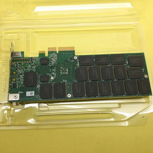 Твердотельный накопитель SSDPEDME016T4S 7090698 серии P3605 1,6 TB MLC PCI Express 3,0x4 NVMe - Product Image 1