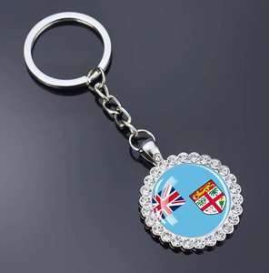 พวงกุญแจคริสตัลรูปธงชาติ<span class=keywords><strong>ฟิจิ</strong></span> ชุดเต็ม พร้อมจี้ห้อยกระเป๋า เครื่องประดับแก้ว ของที่ระลึกสำหรับการเดินทาง - Product Image 1