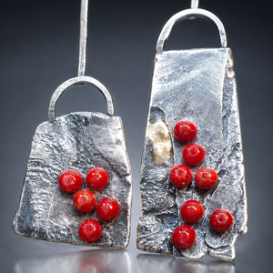Orecchini pendenti vintage con chiusura a lucchetto rosso corallo, gioielli creativi di tendenza per donna - Product Image 4