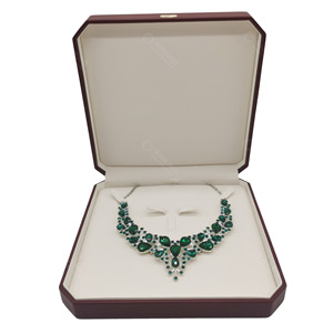 Boîte à anneaux en velours avec logo personnalisé, étui de luxe pour pendentif de bijoux, fabricant d'emballages en velours pour collier - Product Image 1