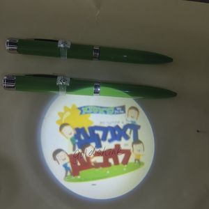 <span class=keywords><strong>ปากกา</strong></span>ลูกลื่นฉายโลโก้เรืองแสงพร้อม<span class=keywords><strong>ปากกา</strong></span>เลเซอร์ LED ของขวัญแบบหมุนได้ - Product Image 1