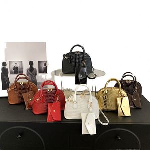 Bolso bandolera de mujer de cuero genuino de calidad 5A modelo Gold Ball, bolso bandolera de lujo con cadena de marca reconocida. - Product Image 4