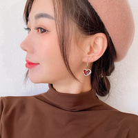 Boucles d'oreilles pendantes classiques en émail rouge avec grand pendentif cœur pour femme, cadeau d'anniversaire ou de Saint-Valentin