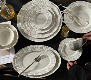 Service de vaisselle en porcelaine blanche de style moderne français, durable et réutilisable, assiettes à dessert à motifs en relief, cadeau personnalisable - Product Image 3