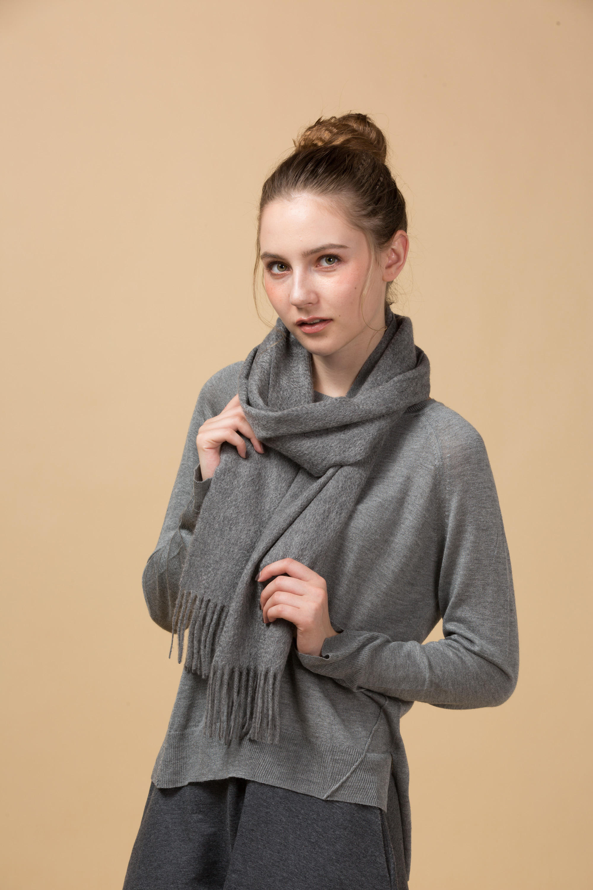 สีเทากลาง