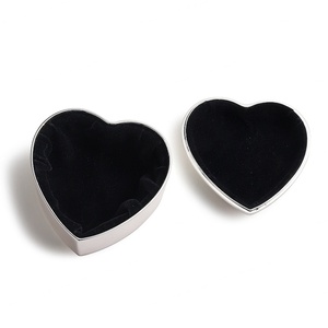 Regalos para Mamá o Novia, Caja de Joyería de Aleación de Zinc Metálica Plateada con Forma de Corazón y Joyas - Product Image 3