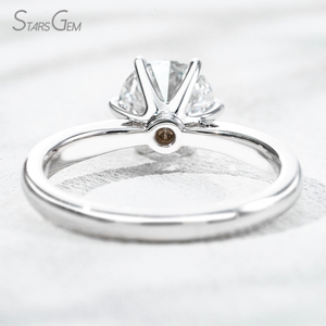 Bague de fiançailles Starsgem IGI 1,57 ct en diamant de laboratoire cultivé, or blanc 18 carats, taille brillant solitaire avec diamants latéraux - Product Image 4