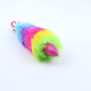 Stylos à bille pour <span class=keywords><strong>japonais</strong></span> corée encre multicolore promotionnelle <span class=keywords><strong>plume</strong></span> 6 couleurs sport <span class=keywords><strong>stylo</strong></span> à bille en plastique Ningbo personnalisé - Product Image 4