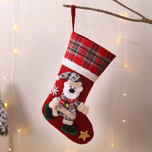 QY Wholesale Chaussettes de Noël à carreaux pour enfants, grand format, motif Père Noël, sac cadeau, décoration de Noël pour la maison - Product Image 6