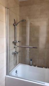 Puerta de ducha de <span class=keywords><strong>bañera</strong></span> sin marco de medio vidrio personalizada de 1400mm para <span class=keywords><strong>bañera</strong></span> - Product Image 3