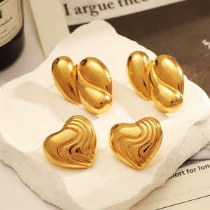 Pendientes de Acero Inoxidable con Forma de Corazón, Chapados en Oro de 18k, Diseño Geométrico para Fiestas - Product Image 1