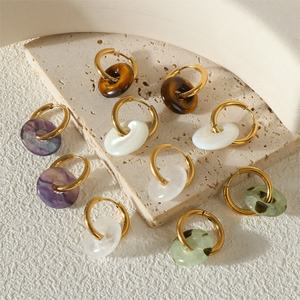 Pendientes de Aro Huggies de Acero Inoxidable Chapados en Oro de 18K con Flores, Dijes de Piedra de Jade Rosa Perla, Accesorio Unisex de Moda para Fiestas - Product Image 2