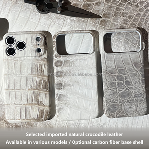 Étui de téléphone en cuir de crocodile véritable avec logo personnalisé, coque de protection en peau de <span class=keywords><strong>croco</strong></span> personnalisée pour iPhone 15 16 17 Pro Max - Product Image 3