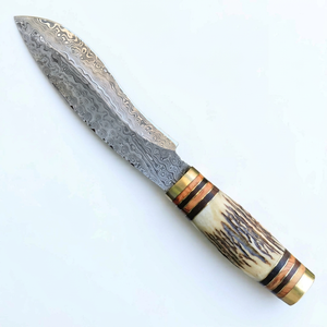 Herramienta de campo para exteriores de acero de Damasco con diseño de gota de lluvia, hecha a mano, con mango de cuerno de ciervo y espaciador de latón - Product Image 1