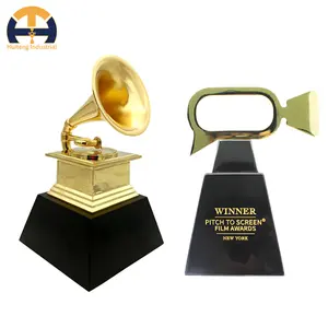 Di alta qualità placcato oro lega di zinco nero cristallo base musica film in metallo radio trofeo metallo personalizzato grammy premio trofeo
