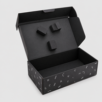 Boîtes d'expédition en carton ondulé personnalisées haut de gamme, portables, écologiques et robustes pour l'emballage d'expédition de vêtements e-commerce