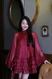 Robe de soirée rouge à col montant, à volants, style poupée, avec short, en polyester léger, usine de vêtements OEM Vietnam - Product Image 4