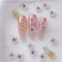 Paso Sico Best-seller transfrontalier Mini embellissements pour nail art en alliage en forme de fleur à cinq pétales, strass scintillants et colorés pour ongles