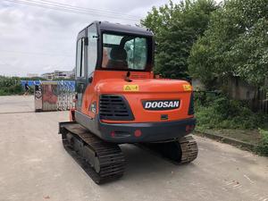 Excavateur d'occasion Corée Doosan DX60 6 tonnes Mini pelle sur chenilles DX75 DX65 DX55 DX80 DX88 Petite pelle agricole d'occasion en vente bon marché - Product Image 3