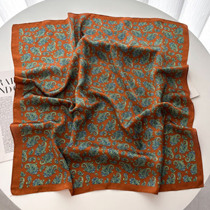 Pañuelo Cuadrado de 70cm, Nuevo, Color Marrón Cashew, Poliéster Imitación Seda, Moda Europea y Americana, Pañuelo para la Cabeza, Calentador de Cuello, Capa Pequeña - Product Image 4
