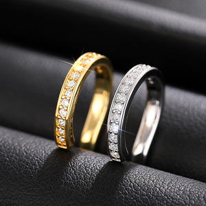 Pendientes de Oro Blanco E4247 con Diamantes Redondos de Corte Brillante, Engastados en Canal, Joyería Fina Minimalista Unisex - Product Image 4