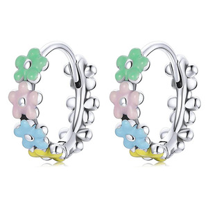 Orecchini a Cerchio con Margherite Arcobaleno per Donne, Accessori Floreali Dolci per Uso Quotidiano - Product Image 1