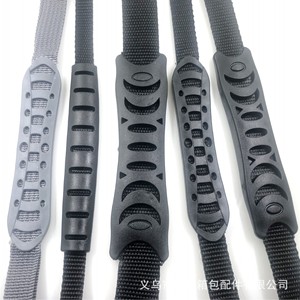 Asas de plástico moldeadas por inyección para bolsos, correas negras, accesorios de equipaje fáciles de transportar - Product Image 1