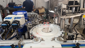 Alta Qualidade Fábrica Óleos Essenciais Eséptica Injeção Líquida Vial Tampando Automática Máquina De Enchimento Equipamento - Product Image 6