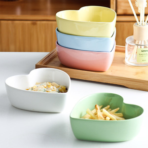 Herzförmige Keramikschale in Liebesform für Gedämpfte Eier, Süßigkeiten, Desserts, Salate, Niedliche Kreative Backform, Mikrowellengeeignet - Product Image 1