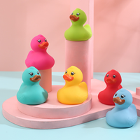 Canard de bain en caoutchouc jaune personnalisé de 2 pouces, jouet flottant couineur en PVC, vente en gros, cadeau promotionnel de vacances pour enfants