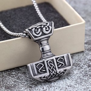 Collier pendentif marteau de Thor en acier inoxydable, bijoux de style viking pour homme, cadeau, accessoire de mode - Product Image 1