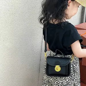 2023 महिलाओं 2020 फैशन बेबी गर्ल मिनी मैसेंजर बैग प्यारा डिजाइन बच्चों का सिक्का बच्चों को हैंडबैग बैग से मिला