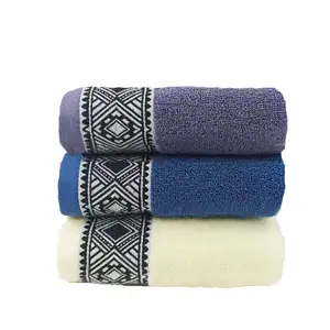 Ensemble de serviettes de bain en coton tissé personnalisé pour hôtel logo jacquard brodé à motif floral antimicrobien à séchage rapide pour l'avion