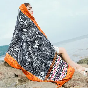 유럽 유행 페이즐리 인쇄 shawls 스페인 브랜드 사용자 정의 여름 능 직물 스톨 여성 cappa shawls 스카프 프린지