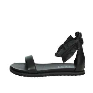 Sandalias Bajas para Mujer Cult, Negras, Planas, con Correa en el Tobillo y Detalle de Volantes - Product Image 1