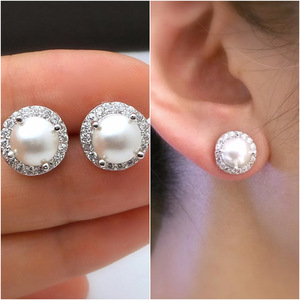 Orecchini a perno con perle Ndabaca Revlaioten in oro bianco e argento 925, perle coltivate rotonde AAA, classici per l'uso quotidiano - Product Image 3