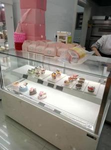 BREVIT, la Panadería-Cafetería, Está Vendiendo un Mueble Esquinero de Estilo Nuevo con Vidrio Transparente de Doble Capa. - Product Image 3
