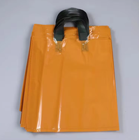 Sac à provisions refermable en plastique PE à la mode Offre Spéciale avec poignée épaisse découpée pour l'emballage de vêtements