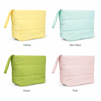 Pochette de maquillage matelassée jaune, pochette cosmétique douce avec poignée supérieure, trousse de toilette de voyage avec fermeture éclair, étui de rangement portable