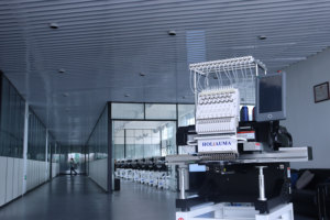 Máquina de Bordar <span class=keywords><strong>Computarizada</strong></span> HOLIHOPE HOLIAUMA de Fábrica Directa con 10 Años de Garantía, Motor de Cabezal Único 400*600, Tipo Computarizado, Lentejuelas 3D, Gorra - Product Image 2