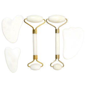 OEM Private Label Gua Sha Set <span class=keywords><strong>rullo</strong></span> al quarzo <span class=keywords><strong>per</strong></span> <span class=keywords><strong>massaggio</strong></span> <span class=keywords><strong>viso</strong></span> corpo pietra naturale dente <span class=keywords><strong>di</strong></span> sega <span class=keywords><strong>rullo</strong></span> <span class=keywords><strong>di</strong></span> <span class=keywords><strong>giada</strong></span> bianca e Guasha con scatola - Product Image 3