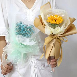 Boîte en plastique en gros pour emballage de bouquets de fleurs en acrylique en forme de cœur, idéale pour les matériaux floraux - Product Image 1