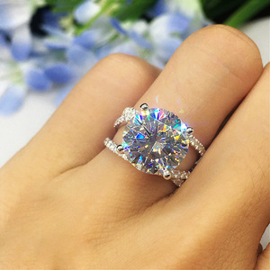 Anello da Donna con Design a Croce a Quattro Punte, Elegante Accento in Pietra, Gioiello Romantico alla Moda, Regalo per Lei - Product Image 2